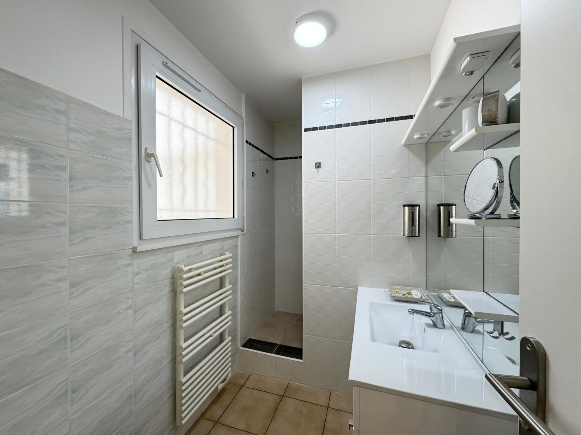 Appartement 1Ch Avec Terrasse Et Jardinet A 400M De La Plage كافالير سور مير المظهر الخارجي الصورة