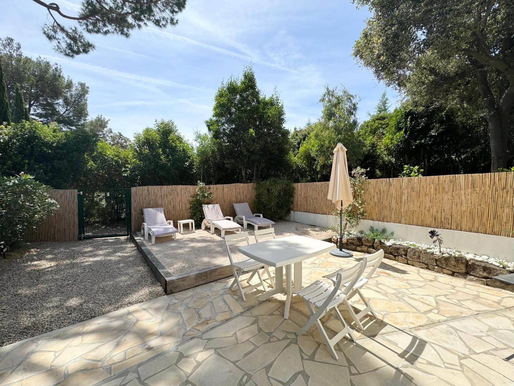 Appartement 1Ch Avec Terrasse Et Jardinet A 400M De La Plage كافالير سور مير المظهر الخارجي الصورة